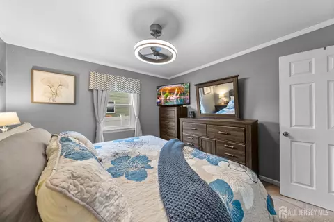 545 Howard Ave, Middlesex, NJ 08846 photo 11