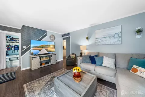 545 Howard Ave, Middlesex, NJ 08846 photo 7