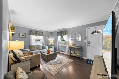 545 Howard Ave, Middlesex, NJ 08846 photo 6