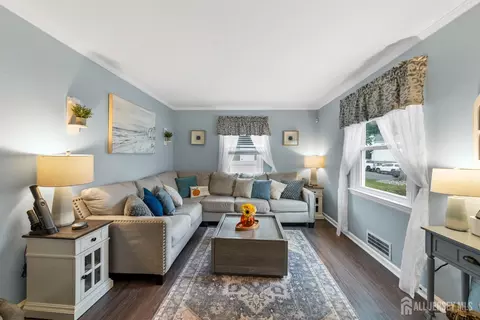 545 Howard Ave, Middlesex, NJ 08846 photo 8