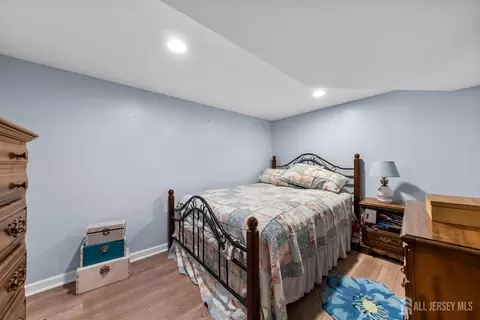 545 Howard Ave, Middlesex, NJ 08846 photo 32