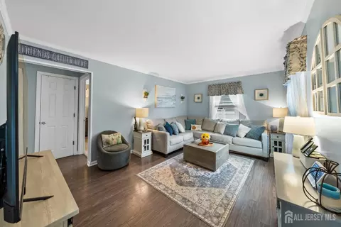 545 Howard Ave, Middlesex, NJ 08846 photo 9