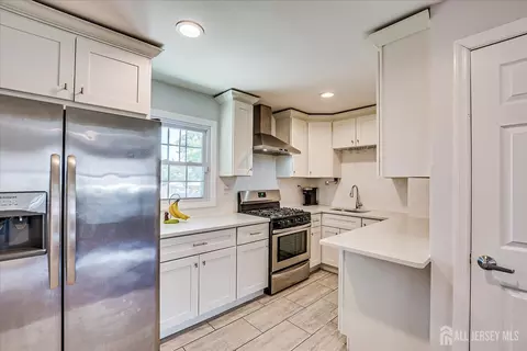 296 High St, Metuchen, NJ 08840