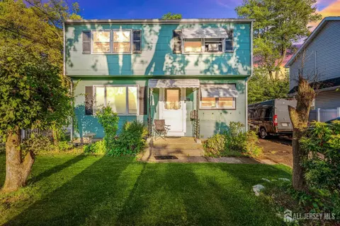 651 Fairview Ave, Piscataway, NJ 08854