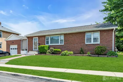 7 Oakwood Pl, North Brunswick, NJ 08902