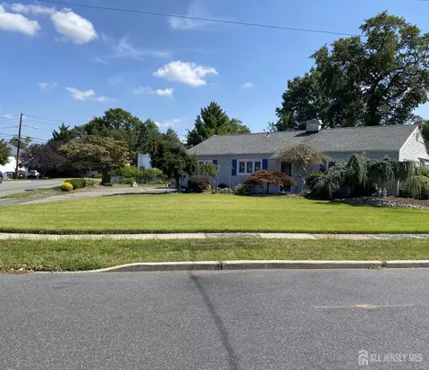 2 Avon Rd, Edison, NJ 08817