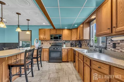 Kitchen - 138 Main St, Helmetta, NJ 08828 photo 2 of 6