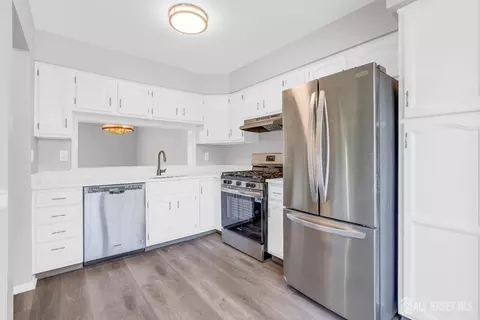Kitchen - 1505 Maplecrest Rd, Edison, NJ 08820 photo 2 of 3