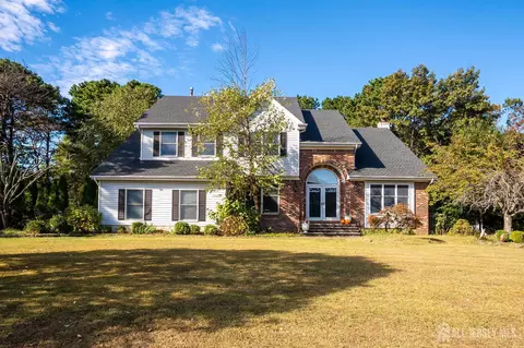 11 Hampton Rd, Monroe, NJ 08831