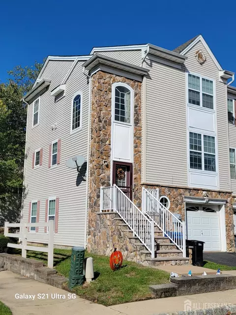 15 Russell Ct, Matawan, NJ 07747
