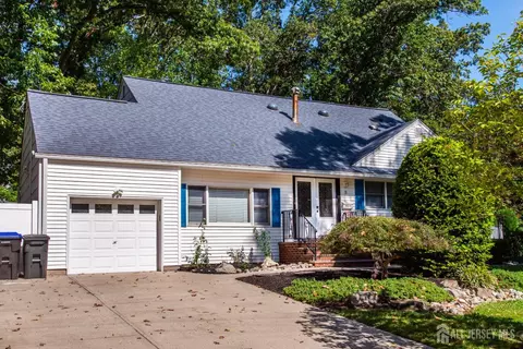 5 Sandalwood Dr, East Brunswick, NJ 08816