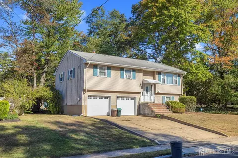 668 Warfield Rd, North Plainfield, NJ 07063 photo 4