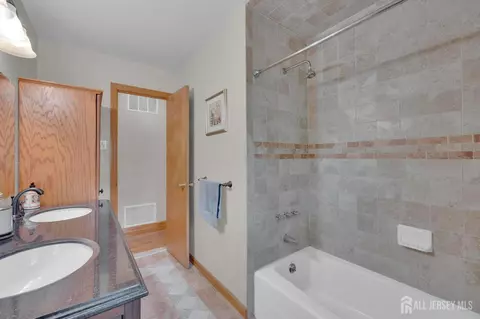 668 Warfield Rd, North Plainfield, NJ 07063 photo 22
