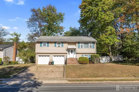 668 Warfield Rd, North Plainfield, NJ 07063 photo 2