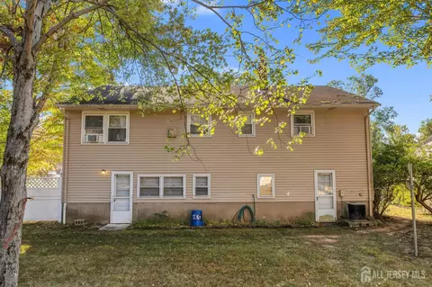 668 Warfield Rd, North Plainfield, NJ 07063 photo 7