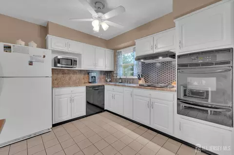 668 Warfield Rd, North Plainfield, NJ 07063 photo 17