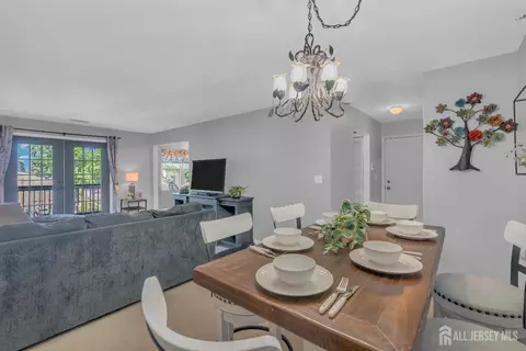 411 Newport Ct, Fords, NJ 08863