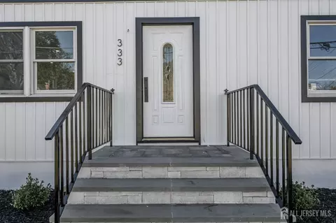 333 1st St, Middlesex, NJ 08846 photo 2
