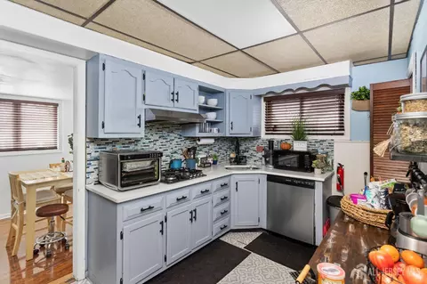 Kitchen - 31 Hull Dr, Edison, NJ 08817 photo 1 of 3