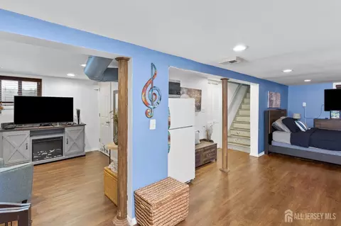 Entry Way - 31 Hull Dr, Edison, NJ 08817 photo 6 of 7