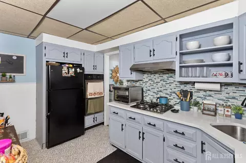 Kitchen - 31 Hull Dr, Edison, NJ 08817 photo 2 of 3