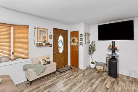 Entry Way - 31 Hull Dr, Edison, NJ 08817 photo 2 of 7