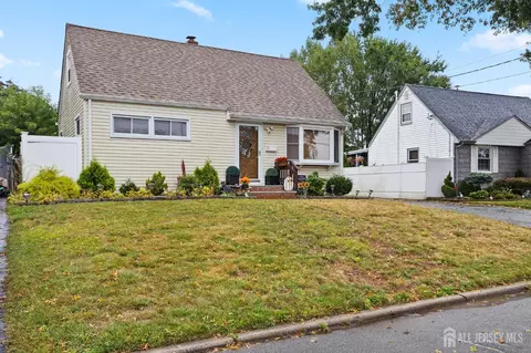 Exterior - 31 Hull Dr, Edison, NJ 08817 photo 2 of 7