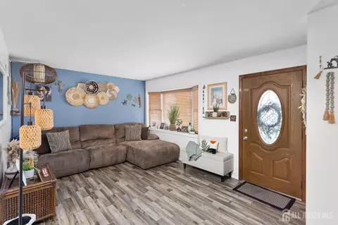 Entry Way - 31 Hull Dr, Edison, NJ 08817 photo 1 of 7