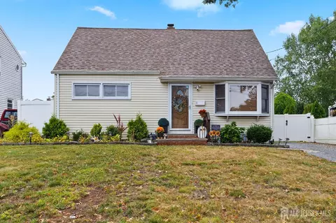 Exterior - 31 Hull Dr, Edison, NJ 08817 photo 3 of 7