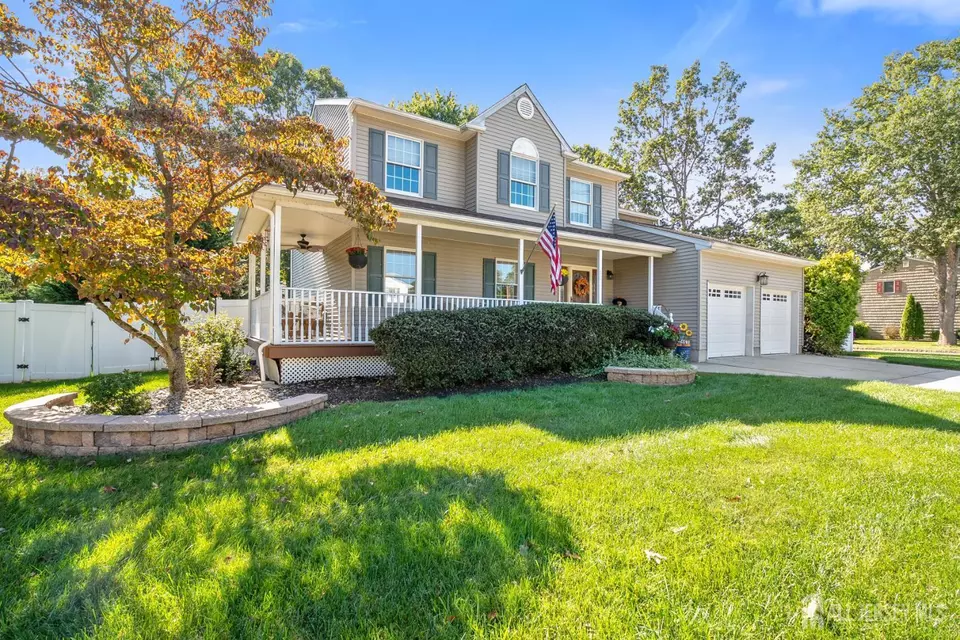 Exterior - 12 Ellingham Ave, Monroe, NJ 08831 photo 2 of 10