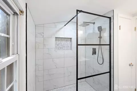 Bath - 174 Alcoa Ave, Edison, NJ 08837 photo 4 of 4