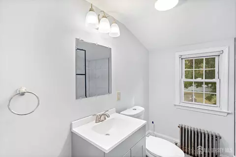 Bath - 174 Alcoa Ave, Edison, NJ 08837 photo 3 of 4