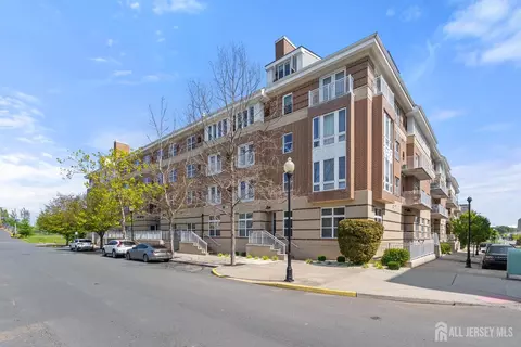 368 Rector St #521, Perth Amboy, NJ 08861