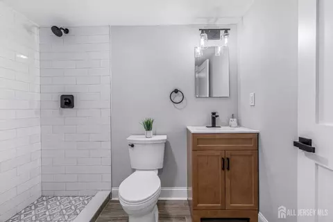 Bath - 17 Ferris Rd, Edison, NJ 08817 photo 3 of 4