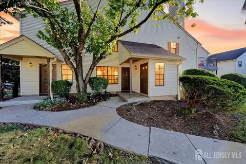 1002 Woodbridge Commons Way, Iselin, NJ 08830