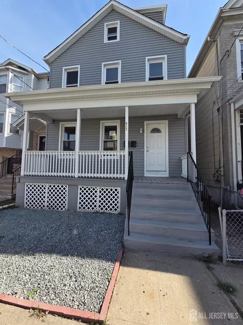 216 Delaware St, Elizabeth, NJ 07206