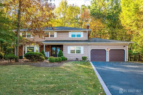 8 Woodmere Rd, North Brunswick, NJ 08902