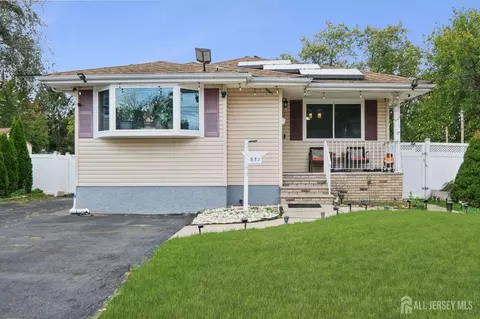 657 Barron Ave, Woodbridge, NJ 07095