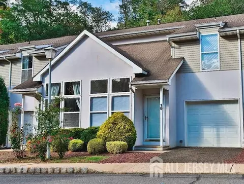 19 Parkside Dr, Jamesburg, NJ 08831