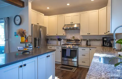 Kitchen - 205 Old Rd, Sewaren, NJ 07077 photo 4 of 4