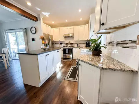 Kitchen - 205 Old Rd, Sewaren, NJ 07077 photo 3 of 4
