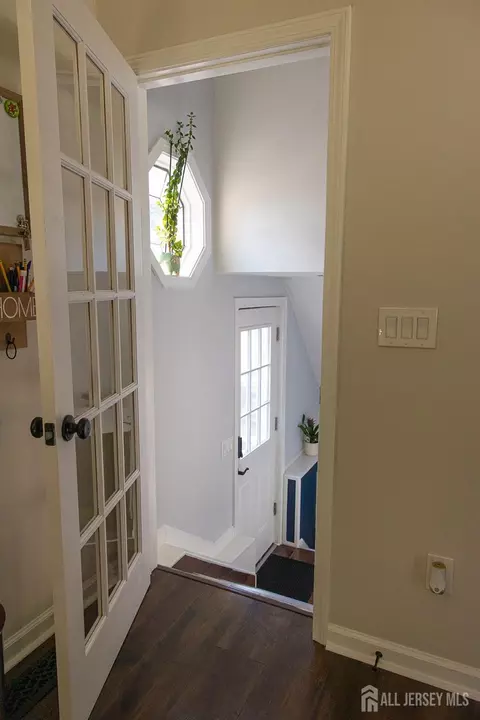 Entry Way - 205 Old Rd, Sewaren, NJ 07077 photo 2 of 3