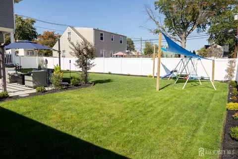 Exterior - 205 Old Rd, Sewaren, NJ 07077 photo 6 of 9