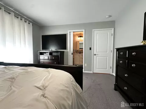 Bedroom - 205 Old Rd, Sewaren, NJ 07077 photo 2 of 5