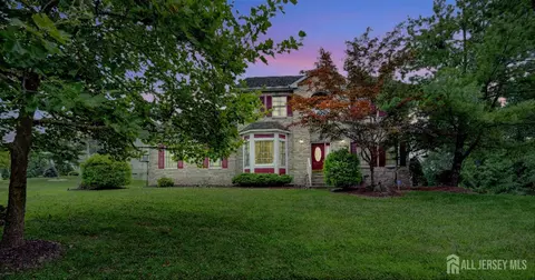 10 Milford Ct, Edison, NJ 08820