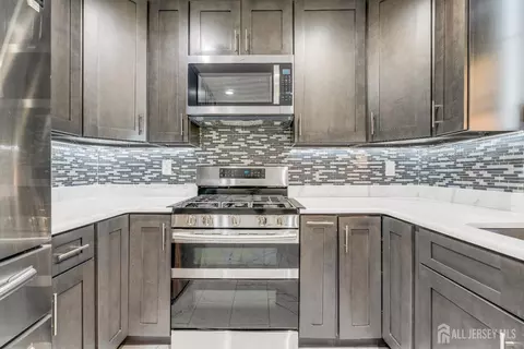 Kitchen - 83 Pheasant Run, Edison, NJ 08820 photo 3 of 3