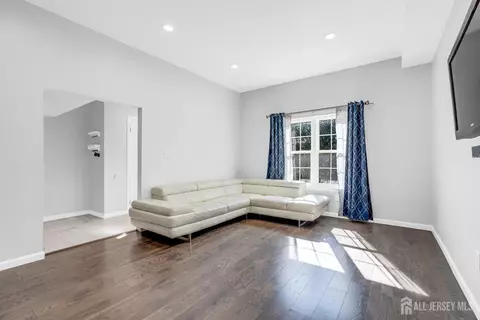 Living - 83 Pheasant Run, Edison, NJ 08820 photo 2 of 3