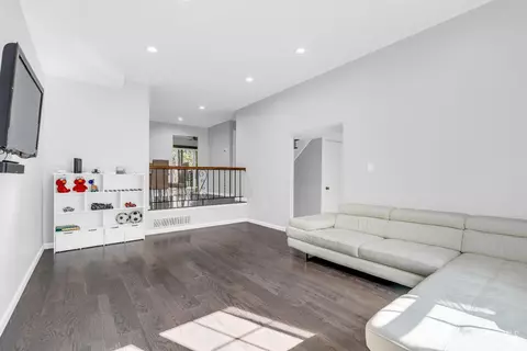 Living - 83 Pheasant Run, Edison, NJ 08820 photo 3 of 3