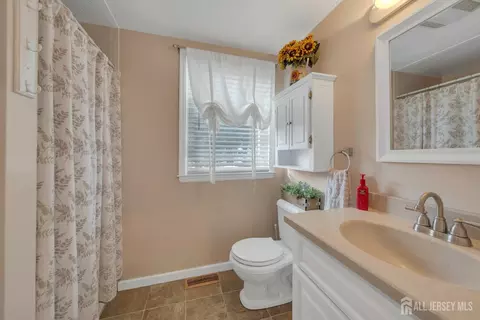 Bath - 363 Grant Ave, Middlesex, NJ 08846 photo 1 of 1