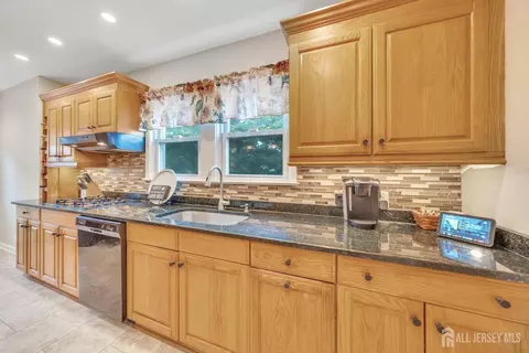 Kitchen - 363 Grant Ave, Middlesex, NJ 08846 photo 2 of 3